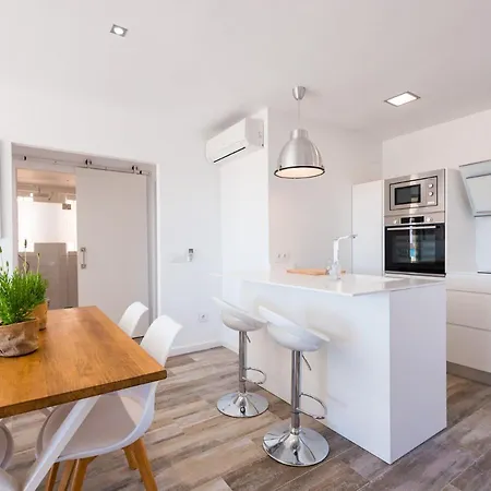 Apartment Roquetes 1B - Plusholidays